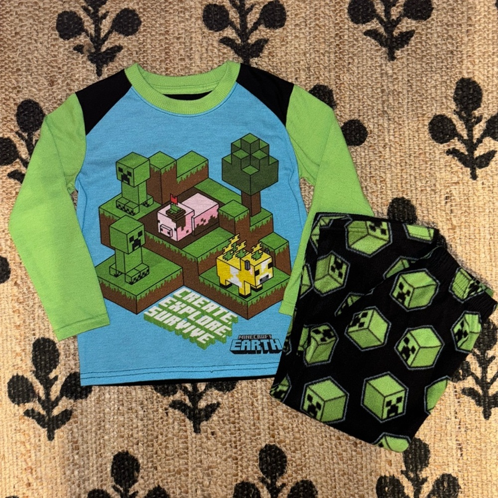 Minecraft Pajama Set Size 4/5